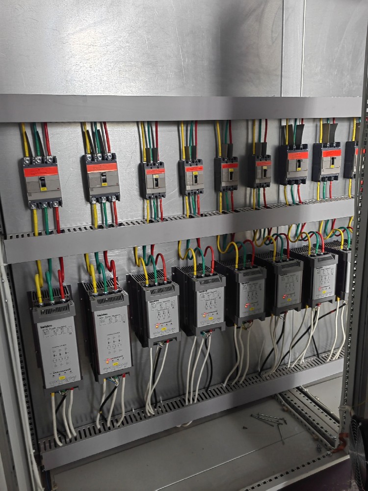 电力调解器负载电压加不上去是什么原因？？？？？