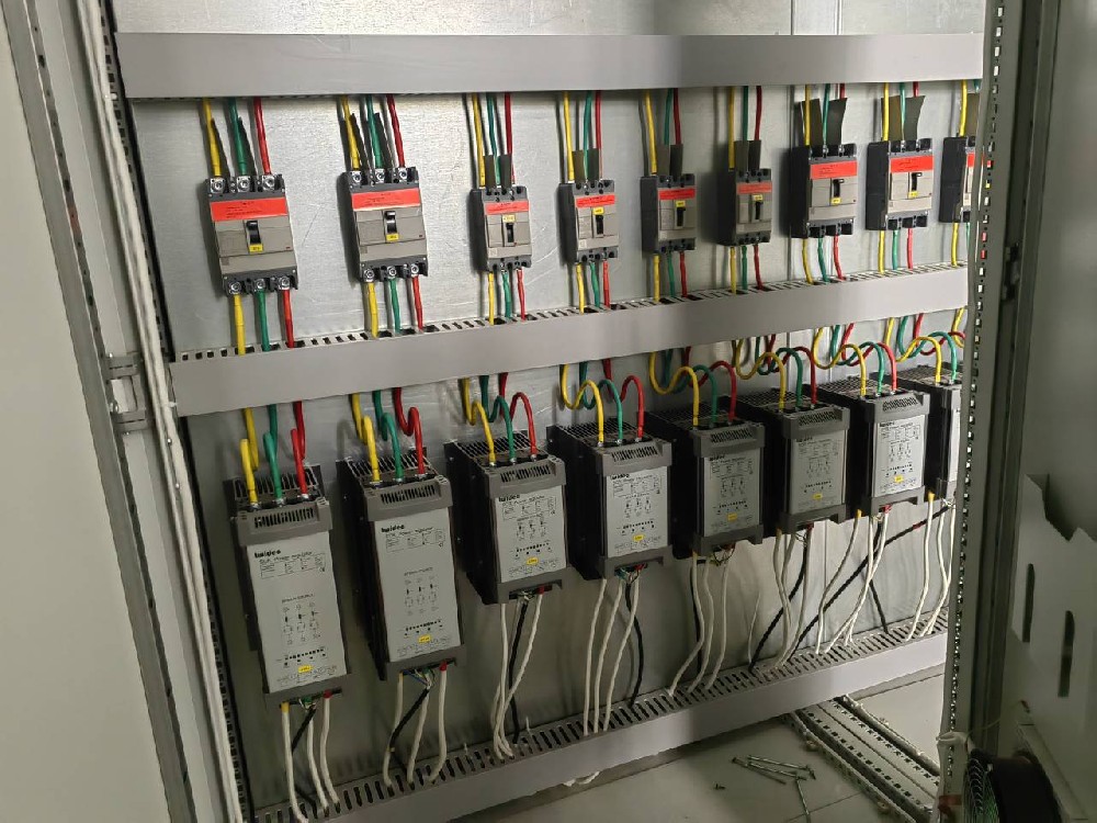 交流电力调解器和直流电力调解器的事情原理有哪些要害区别？？？？