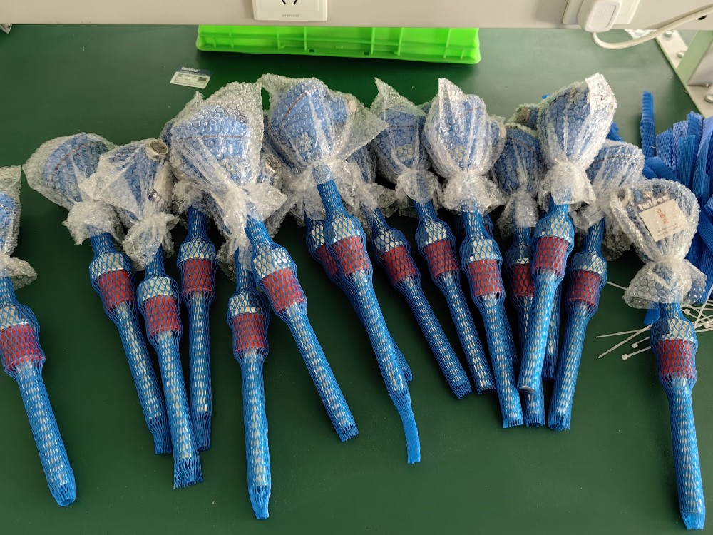 在工业自动化中，，，，热电阻是怎样与控制系统集成的，，，，以实现温度控制和监测？？？