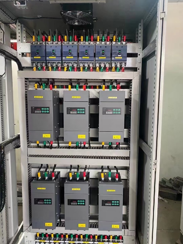 电力调解器能够遭受的最大过载电流是几多？？？过载；；；；；；さ拇シ⒒剖窃跹模？？