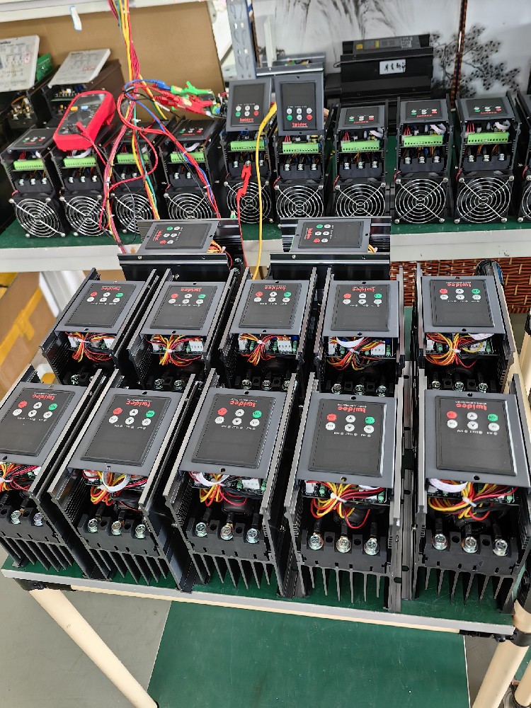 关于小功率且对精度要求极高的实验装备，，，，，应怎样精准选型电力调解器？？？？？