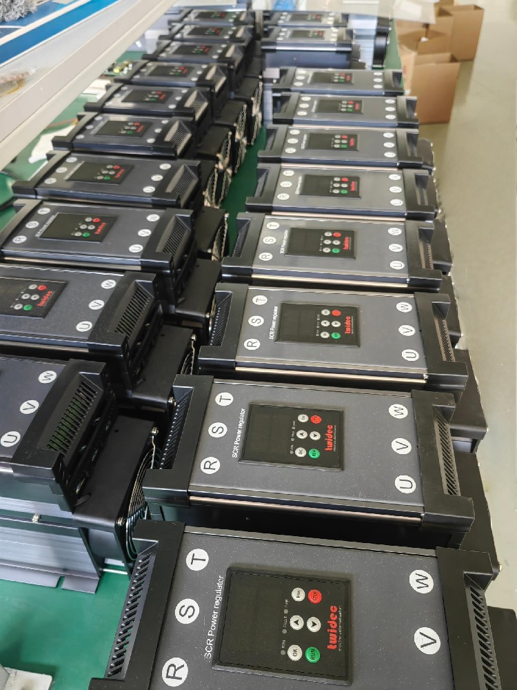 有没有步伐降低电力调解器运行时的噪音？？？