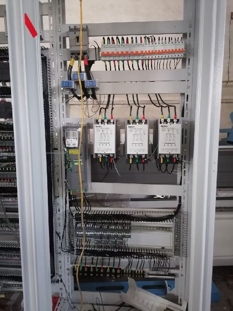 夏日高温高湿情形下，，，电力调解器运行不稳固，，，经常泛起死机征象，，，该怎样应对？？？？