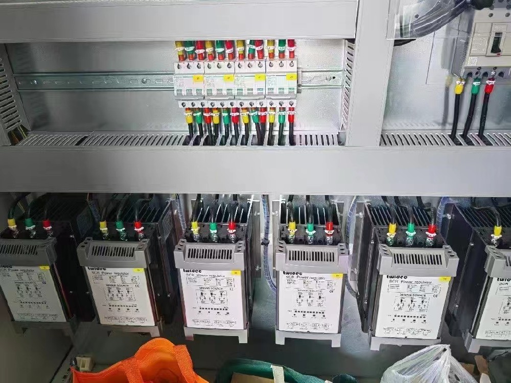 电力调解器的散热风扇损坏，，，，，，暂时没有合适的备件替换，，，，，，能否短时间内继续运行装备？？